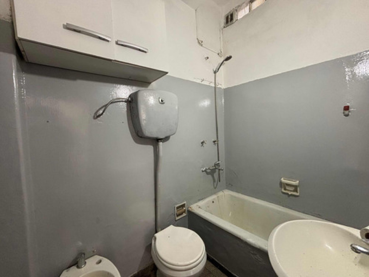 Casa ID.11450 - Alquiler De Casa, 1 Dormitorio, 1 Baño, Garaje, Excelente, En Brazo Oriental.