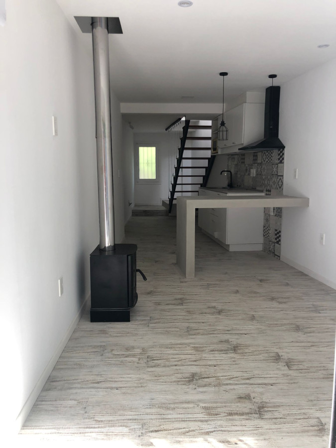 Casa ID.3654 - ALQUILER CASA EN PUNTA GORDA! 1 DORMITORIO, PATIO Y ESTUFA DE ALTO RENDIMIENTO!