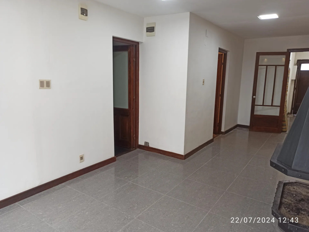 Casa ID.12860 - Alquiler Casa 3 Dormitorios 2 Baños Con Patio Y Parrillero Azotea Sin Gastos En Mercado Modelo