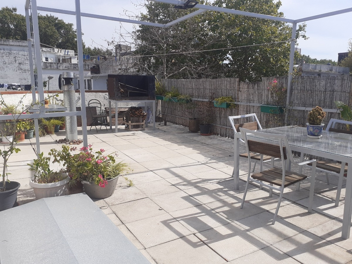 Casa ID.5451 - Venta Casa Esquina De Época Céntrica Montevideo 1 Dormitorio