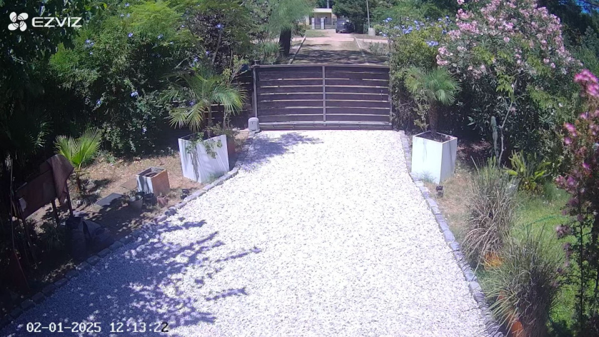 Casa ID.9028 - Venta Casa Gran Terreno 1 Dormitorio Piscina Parrillero En El Pinar