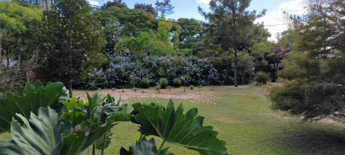 Casa ID.9053 - Venta Casa Gran Terreno 1 Dormitorio Piscina Parrillero En El Pinar