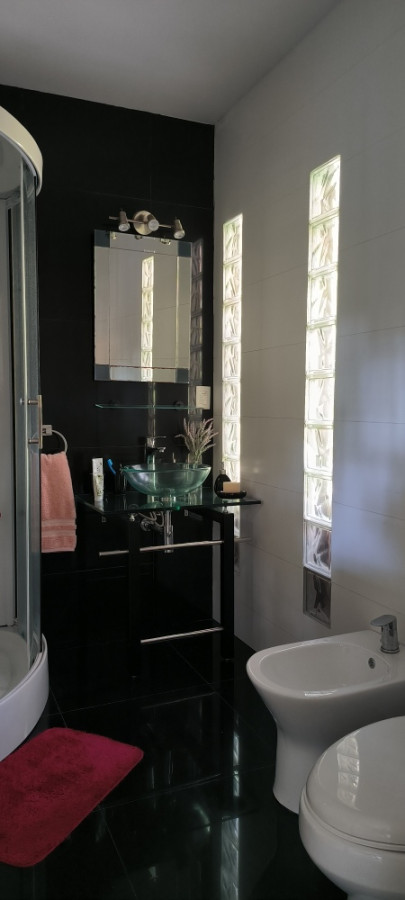 Casa ID.9053 - Venta Casa Gran Terreno 1 Dormitorio Piscina Parrillero En El Pinar