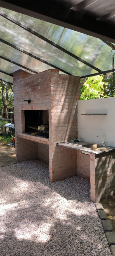 Casa ID.9053 - Venta Casa Gran Terreno 1 Dormitorio Piscina Parrillero En El Pinar