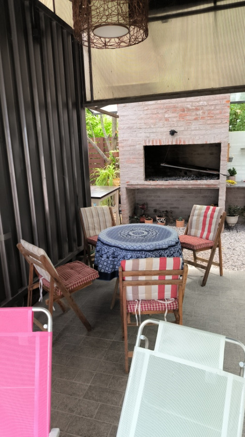 Casa ID.9053 - Venta Casa Gran Terreno 1 Dormitorio Piscina Parrillero En El Pinar