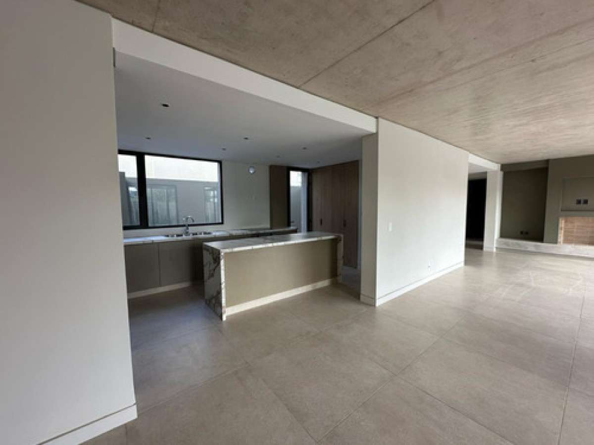 Casa ID.9065 - Hermosa Casa A Estrenar 3 Dorm Con Jardín Y Piscina En Carrasco Norte