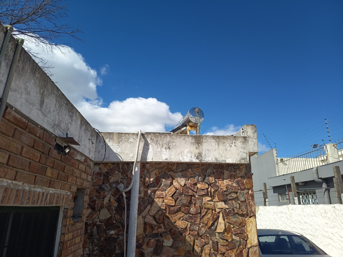Casa ID.13104 - Venta Casa 3 Dormitorios Con Gran Terreno de 904 M2 Barbacoa Y Cochera Para 6 Autos En Belvedere
