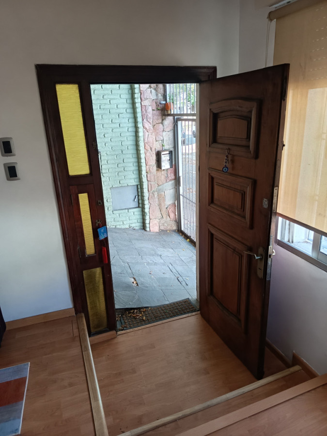 Casa ID.12015 - Venta Casa Dúplex Excelente Estado Garaje En Jacinto Vera