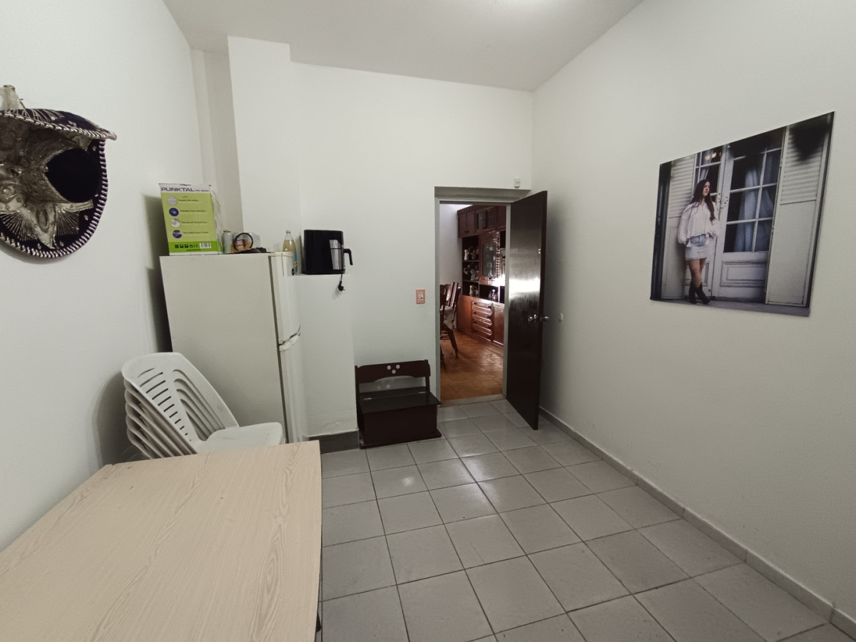 Casa ID.13104 - Venta Casa 3 Dormitorios Con Gran Terreno de 904 M2 Barbacoa Y Cochera Para 6 Autos En Belvedere