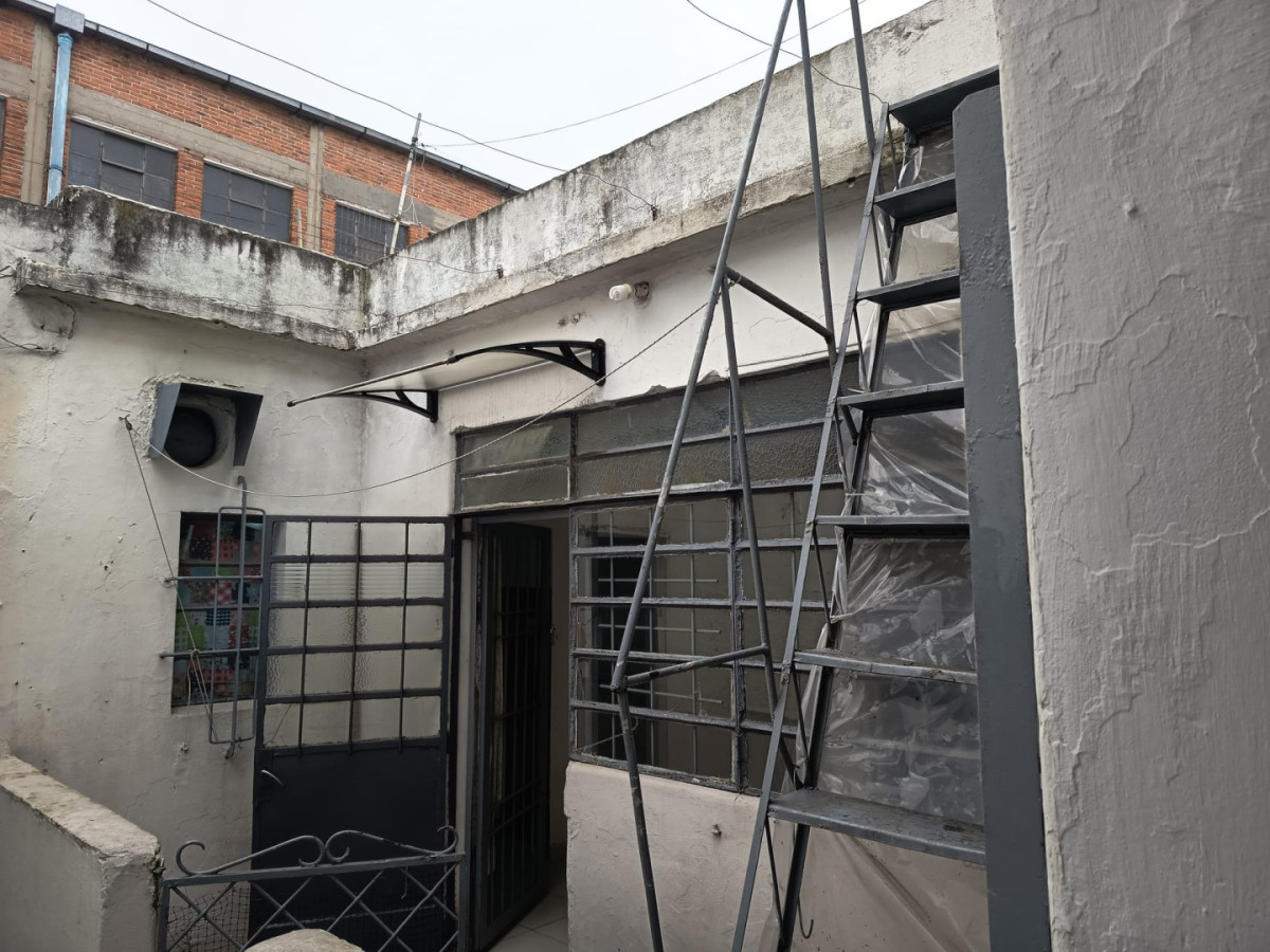 Casa ID.13059 - Alquiler Casa De 1 Dormitorio Luminosa Sin Gastos Comunes En Brazo Oriental