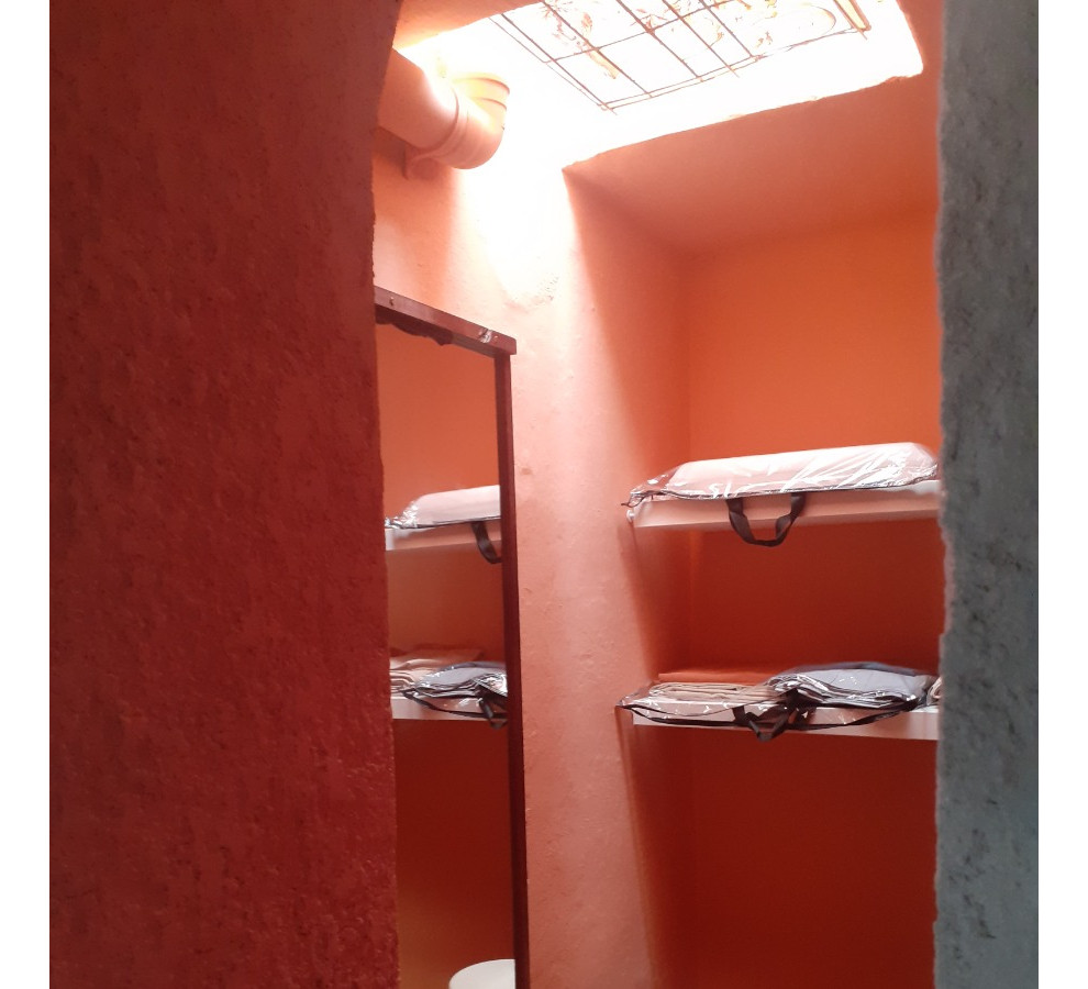 Casa ID.5451 - Venta Casa Esquina De Época Céntrica Montevideo 1 Dormitorio