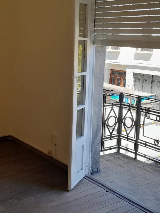 Casa ID.12638 - Alquiler Casa PH En Pleno Centro 4 Dormitorios 2 Baños