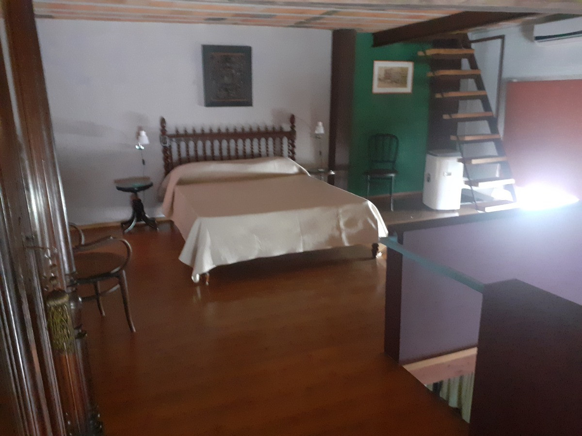 Casa ID.5451 - Venta Casa Esquina De Época Céntrica Montevideo 1 Dormitorio