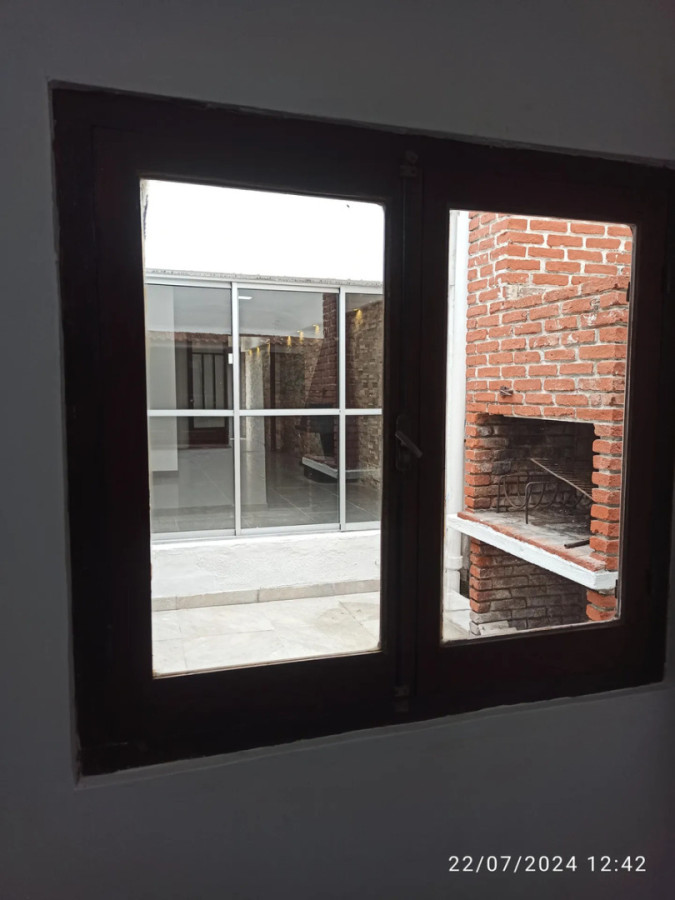 Casa ID.12860 - Alquiler Casa 3 Dormitorios 2 Baños Con Patio Y Parrillero Azotea Sin Gastos En Mercado Modelo