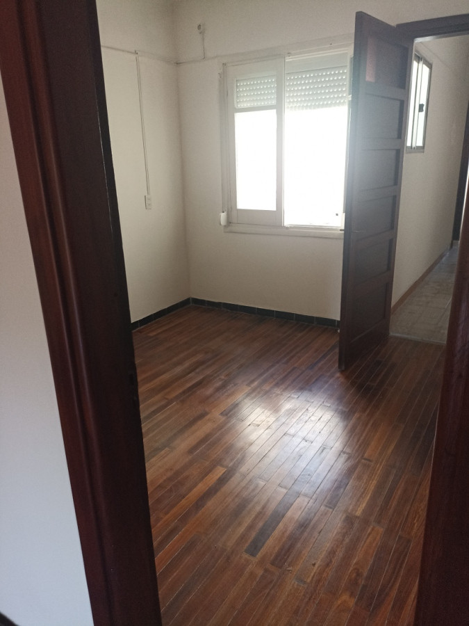 Casa ID.7838 - Hermosa Casa De Altos Con 4 Dorm y 2 Baños Con Balcón 