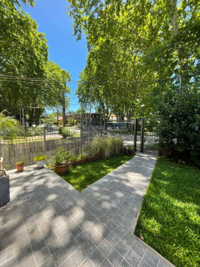 Casa ID.9677 - Hermosa Casa De 4 Dorm Cochera Jardín Terraza Parrillero