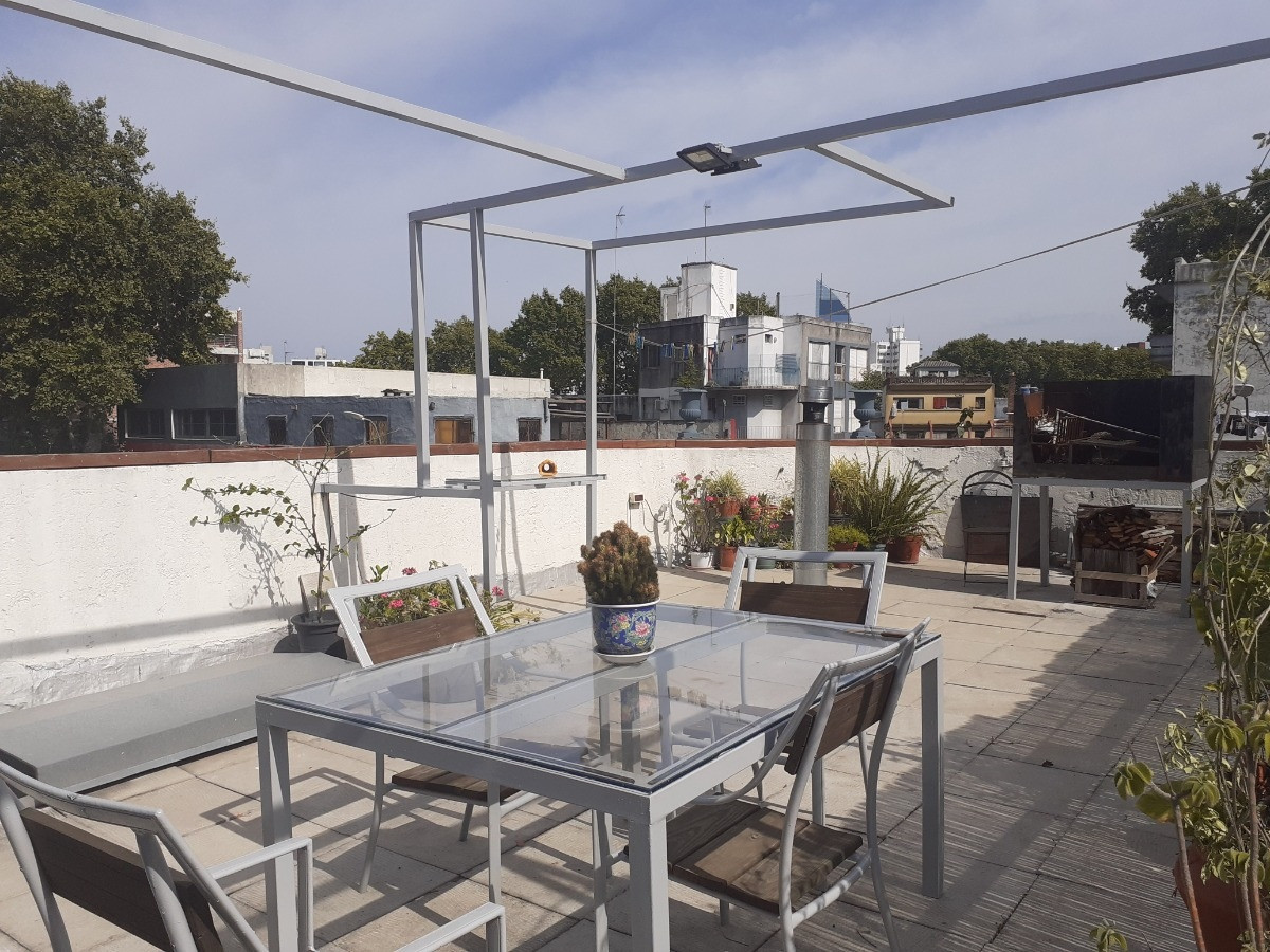 Casa ID.5451 - Venta Casa Esquina De Época Céntrica Montevideo 1 Dormitorio