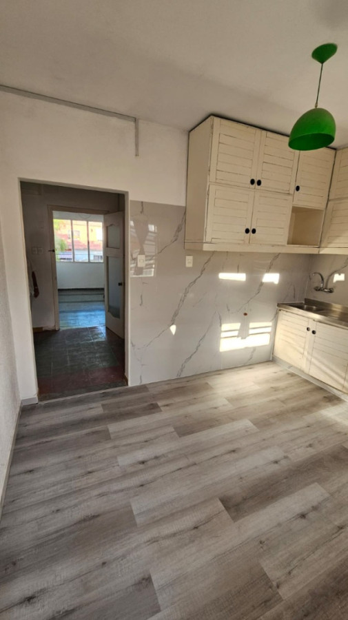 Casa ID.11633 - Alquiler De Casa 2 Dormitorios Con Terraza Excelente En Mercado Modelo