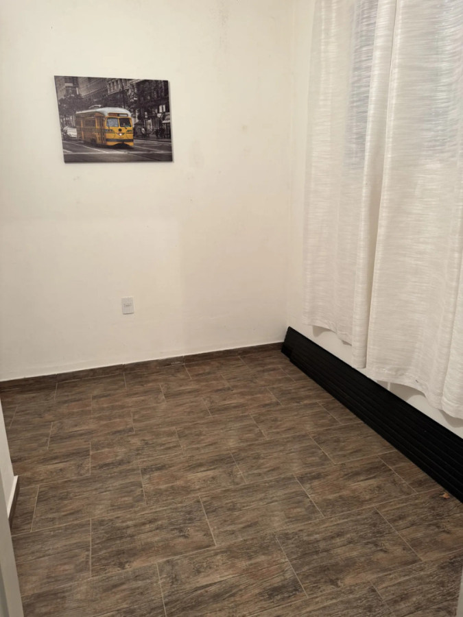 Casa ID.12840 - Alquiler De Casa 2 Dormitorios Al Frente Sin Gastos Comunes En La Comercial