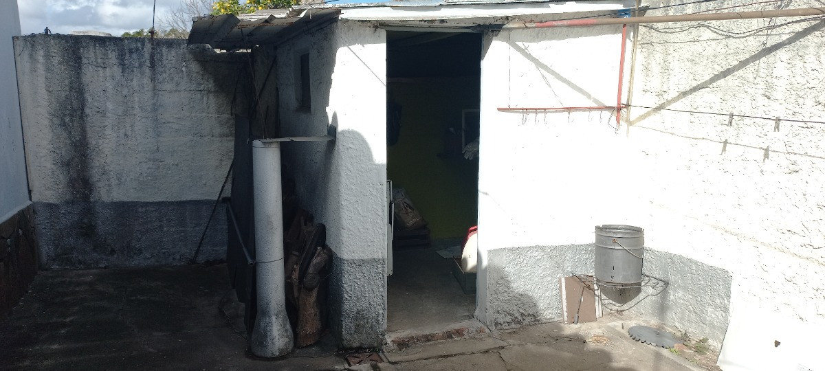 Casa ID.4758 - Venta Casa 2 Dormitorios Cochera 2 Autos Patio Peñarol Jardín