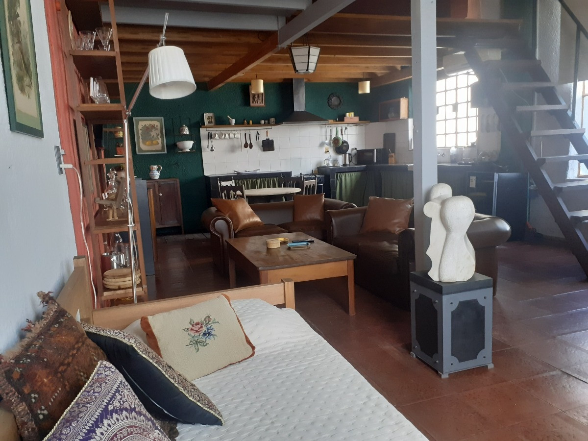 Casa ID.5451 - Venta Casa Esquina De Época Céntrica Montevideo 1 Dormitorio