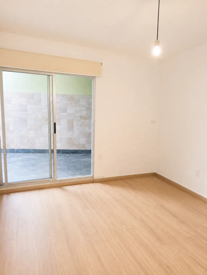 Casa ID.13093 - Alquiler De Casa De 2 Dormitorios Con Patio Cochera Sin Gastos Comunes En Punta Carretas