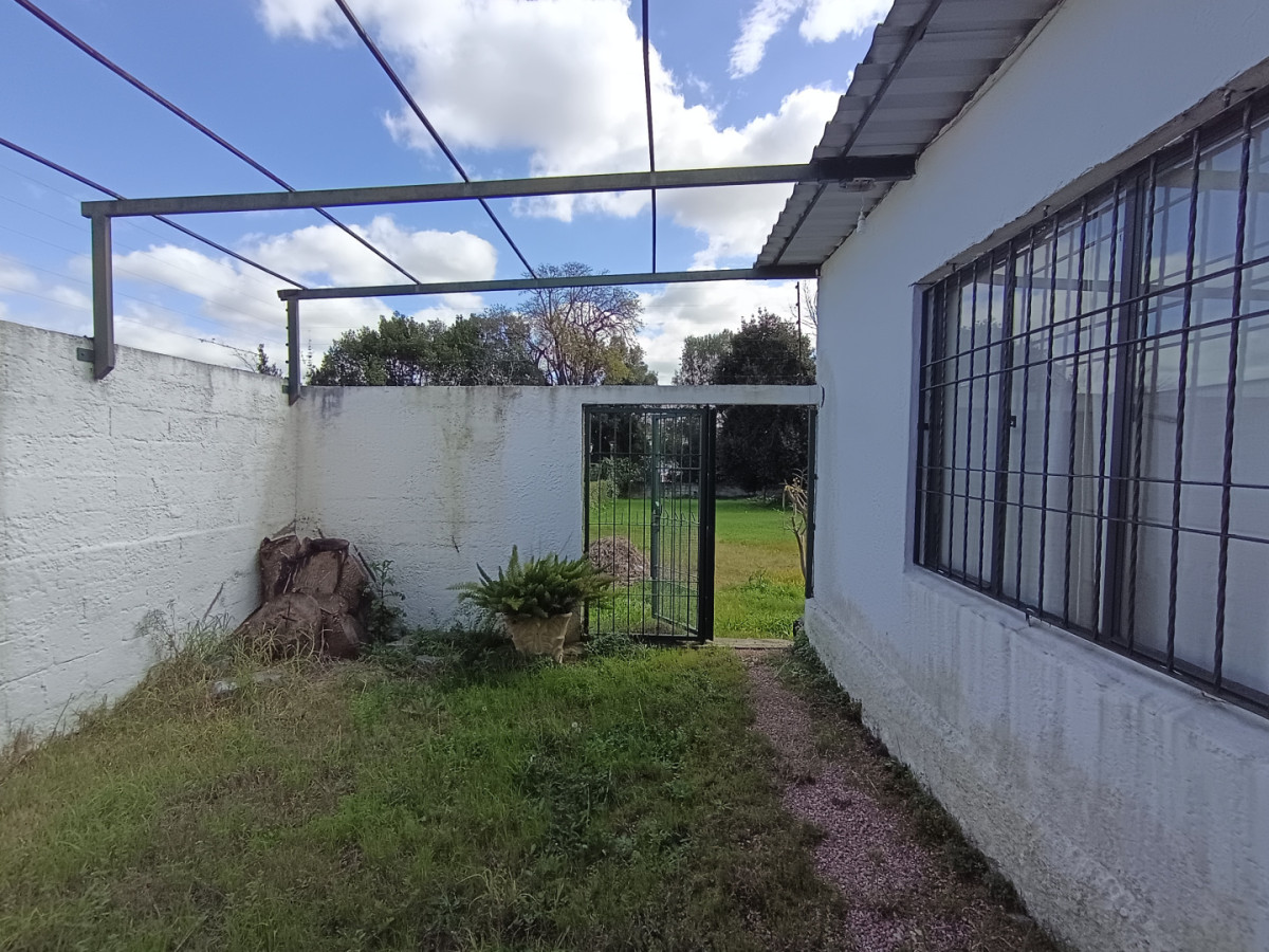 Casa ID.13104 - Venta Casa 3 Dormitorios Con Gran Terreno de 904 M2 Barbacoa Y Cochera Para 6 Autos En Belvedere