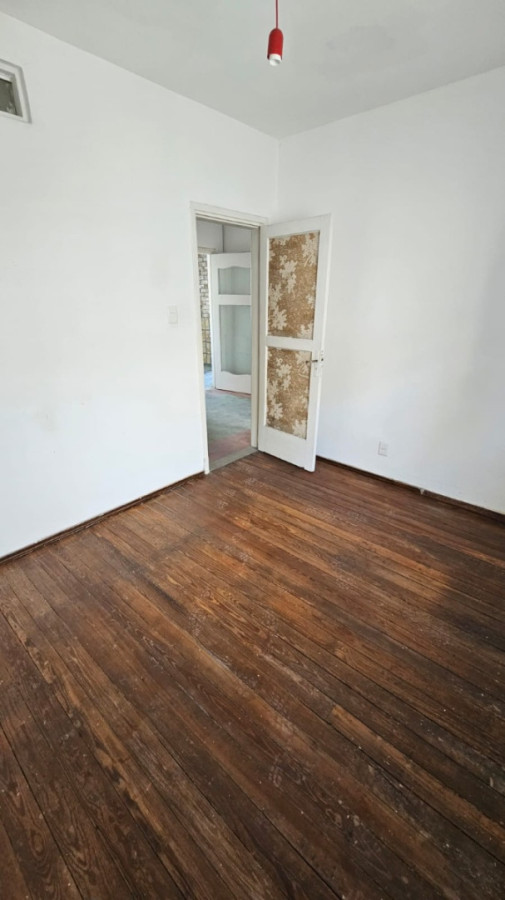 Casa ID.11633 - Alquiler De Casa 2 Dormitorios Con Terraza Excelente En Mercado Modelo