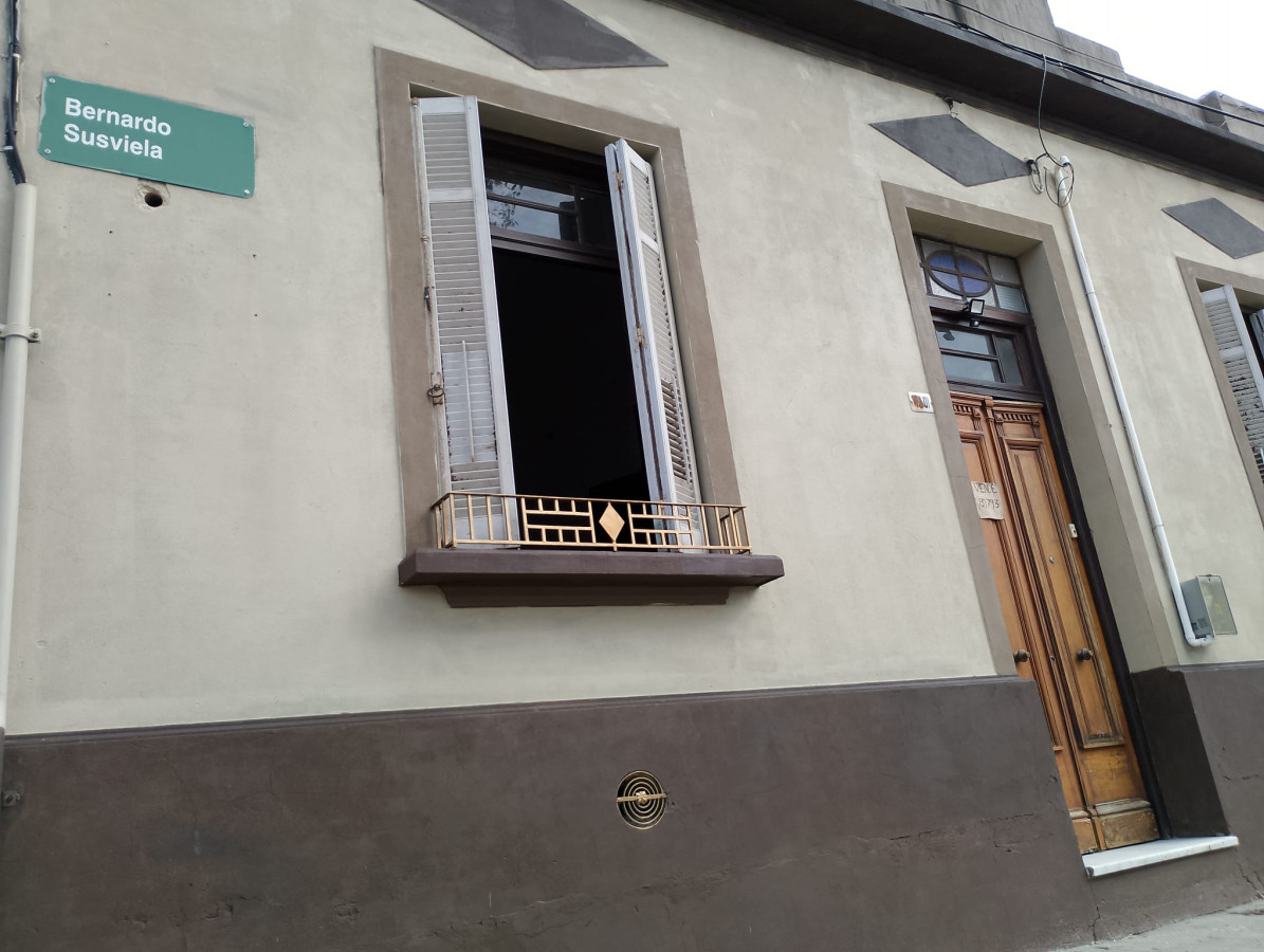 Casa ID.10050 - VENTA CASA EN PASO DE LAS DURANAS 2 DORMITORIOS 2 COCHERAS Y PARRILLERO!