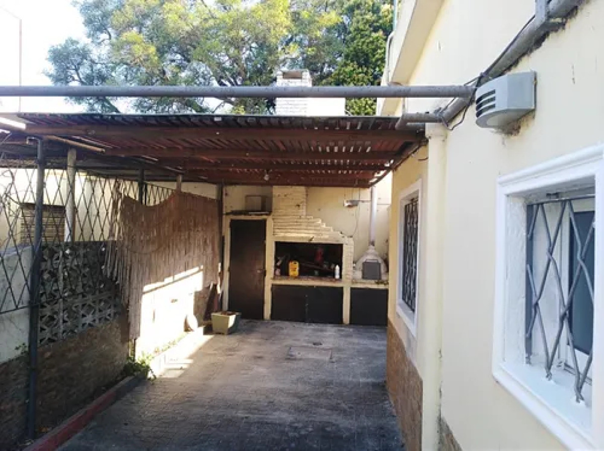 Casa ID.10586 - Hermosa Casa de 3 Dorm, Cochera, Parrillero y Patio 