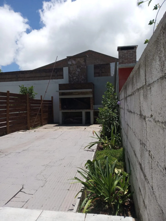 Casa ID.12963 - Alquiler Casa De 2 Dormitorios Patio Con Parrillero Sin Gastos Comunes En Paso Molino