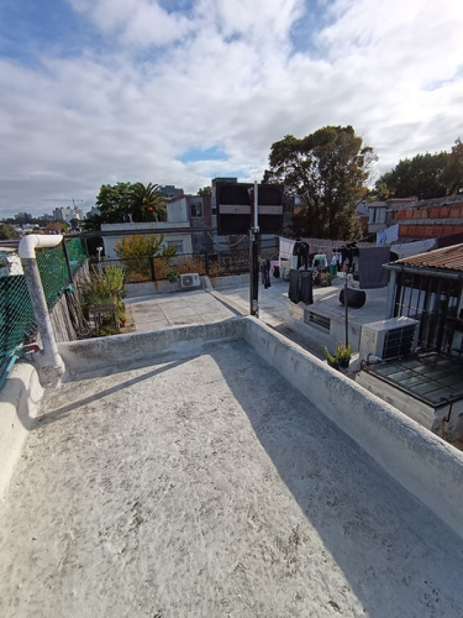 Casa ID.11273 - Venta Casa La Blanqueada 4 Cuartos Jardin Cochera Parrillero Horno Barro