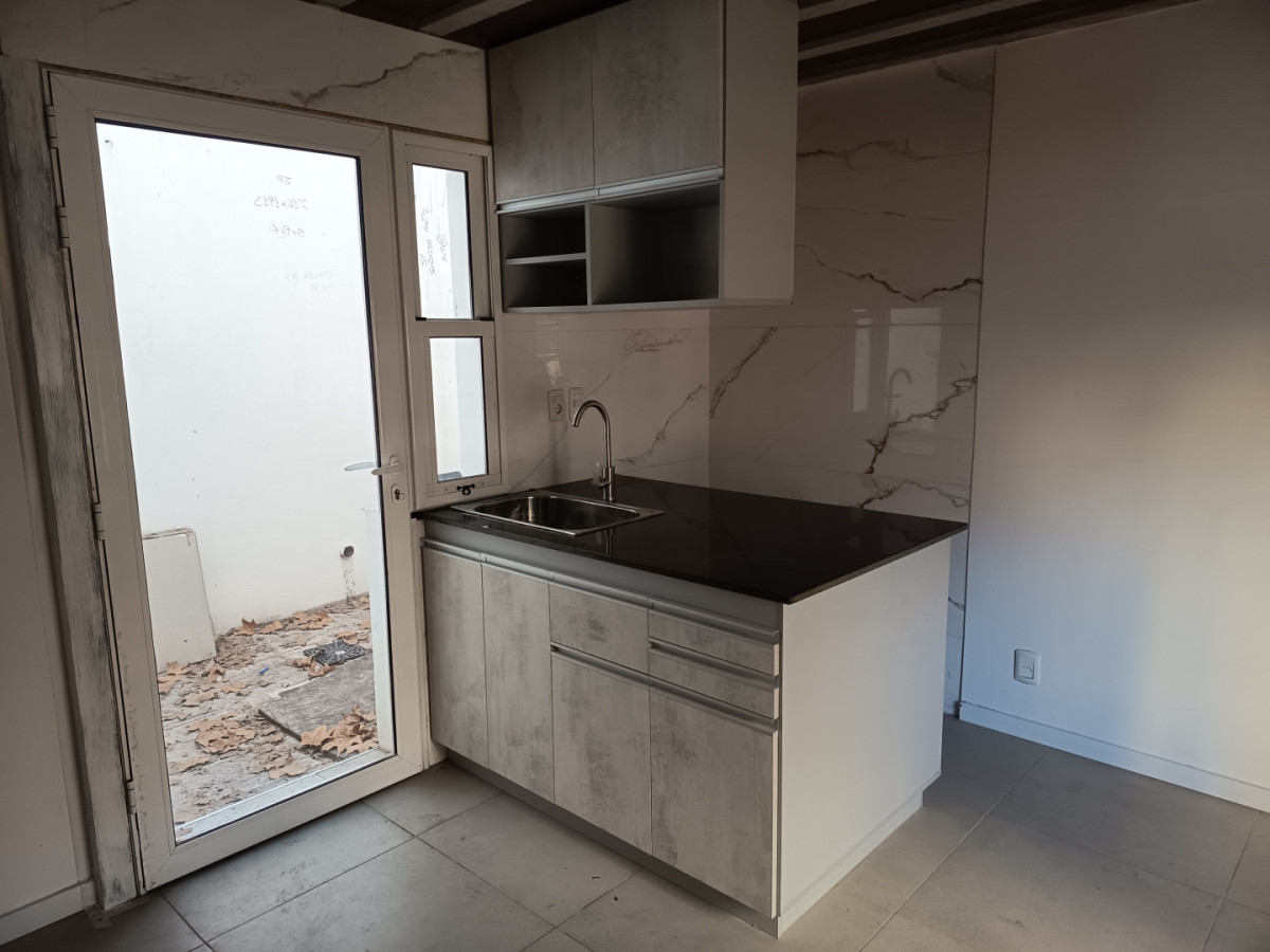 Casa ID.12922 - Casa PH Reciclada 2 Dormitorios Sin GC Cordón Azotea 