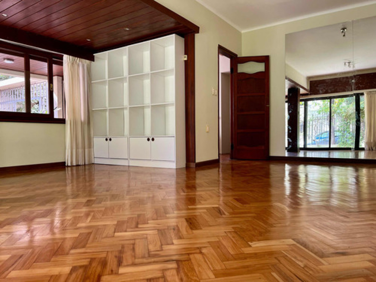 Casa ID.10555 - Hermosa Casa Ideal Empresa, U Hogar Con Cochera