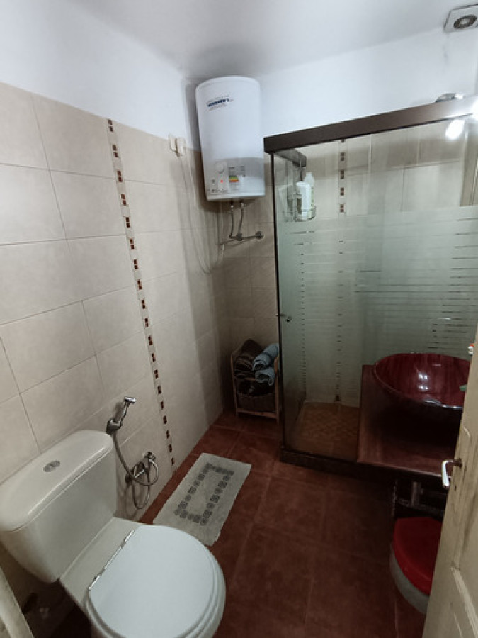 Casa ID.11273 - Venta Casa La Blanqueada 4 Cuartos Jardin Cochera Parrillero Horno Barro