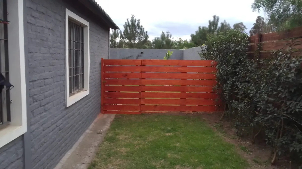 Casa ID.10704 - Linda Casa en Salinas De 3 Dormitorios Con Cochera Y Jardin