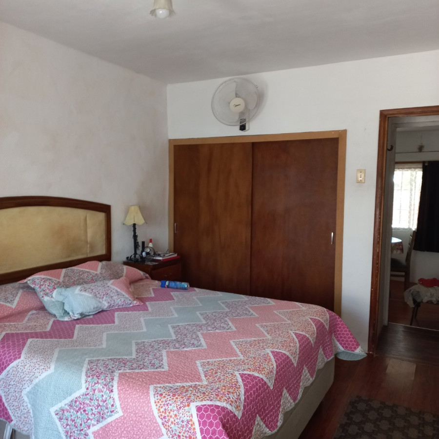 Casa ID.8307 - Casa Grande En Venta 2 Dormitorios Parrillero Garage Colon