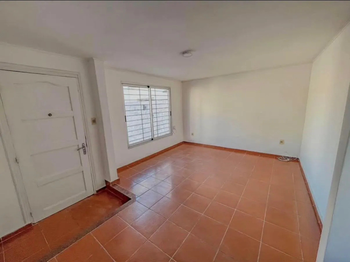 Casa ID.13132 - Alquiler Casa De 1 Dormitorio Con Cochera Sin Gastos Comunes En Buceo