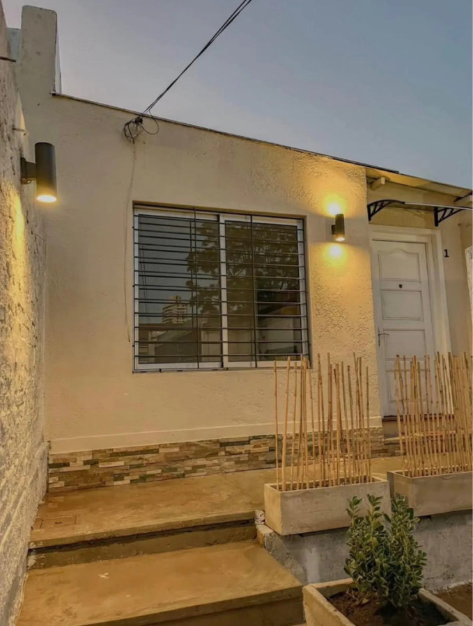 Casa ID.13132 - Alquiler Casa De 1 Dormitorio Con Cochera Sin Gastos Comunes En Buceo