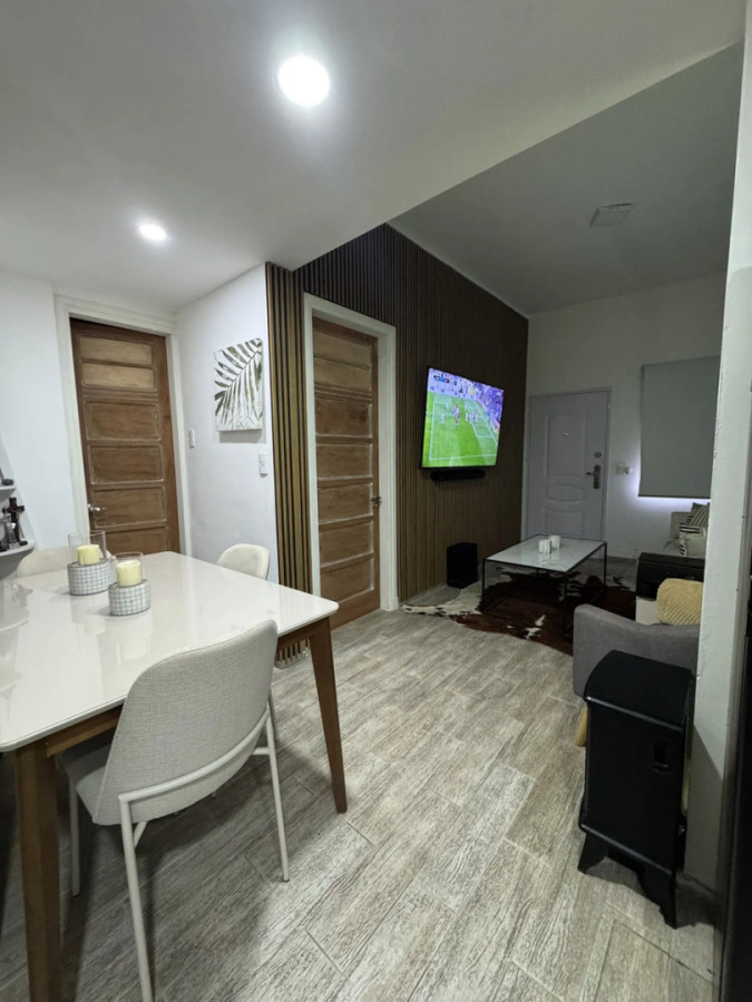 Casa ID.12840 - Alquiler De Casa 2 Dormitorios Al Frente Sin Gastos Comunes En La Comercial
