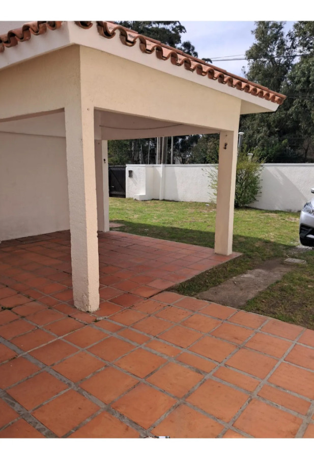 Casa ID.13302 - Alquiler Casa 3 Dormitorios 2 Baños Patio Parrillero Cochera Sin Gastos Comunes En Carrasco