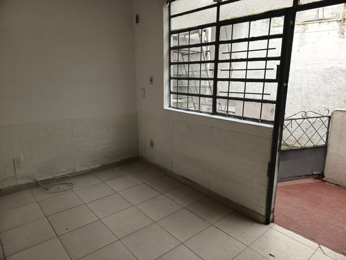 Casa ID.13059 - Alquiler Casa De 1 Dormitorio Luminosa Sin Gastos Comunes En Brazo Oriental