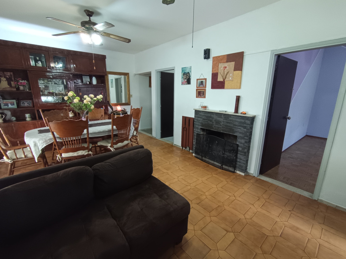 Casa ID.13104 - Venta Casa 3 Dormitorios Con Gran Terreno de 904 M2 Barbacoa Y Cochera Para 6 Autos En Belvedere