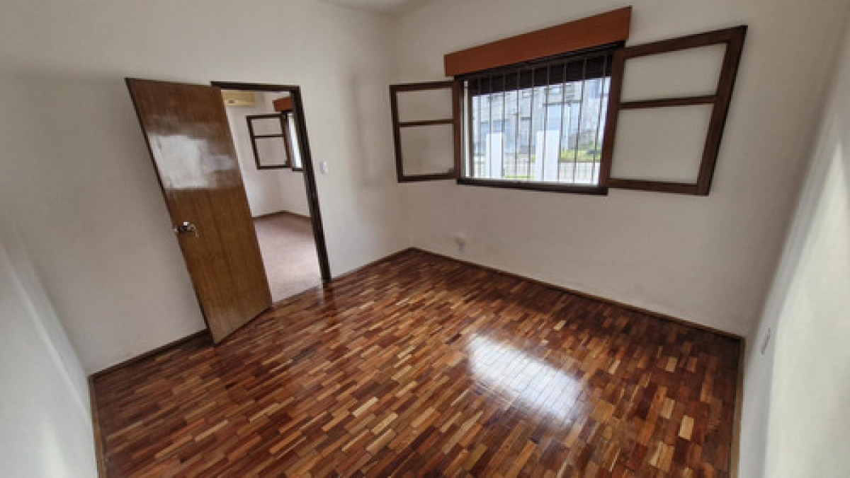 Casa ID.10713 - Alquiler Casa 2 Dormitorios Frente y Fondo En Parque Batlle