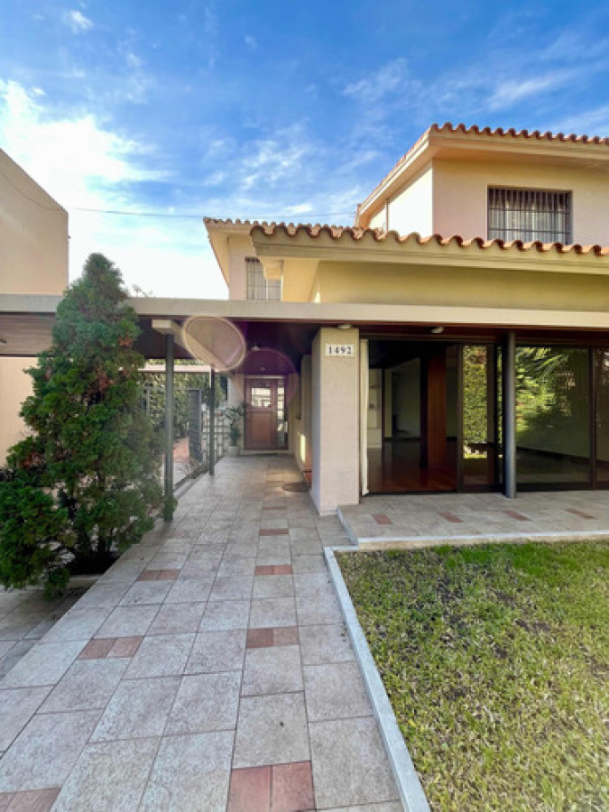 Casa ID.10555 - Hermosa Casa Ideal Empresa, U Hogar Con Cochera