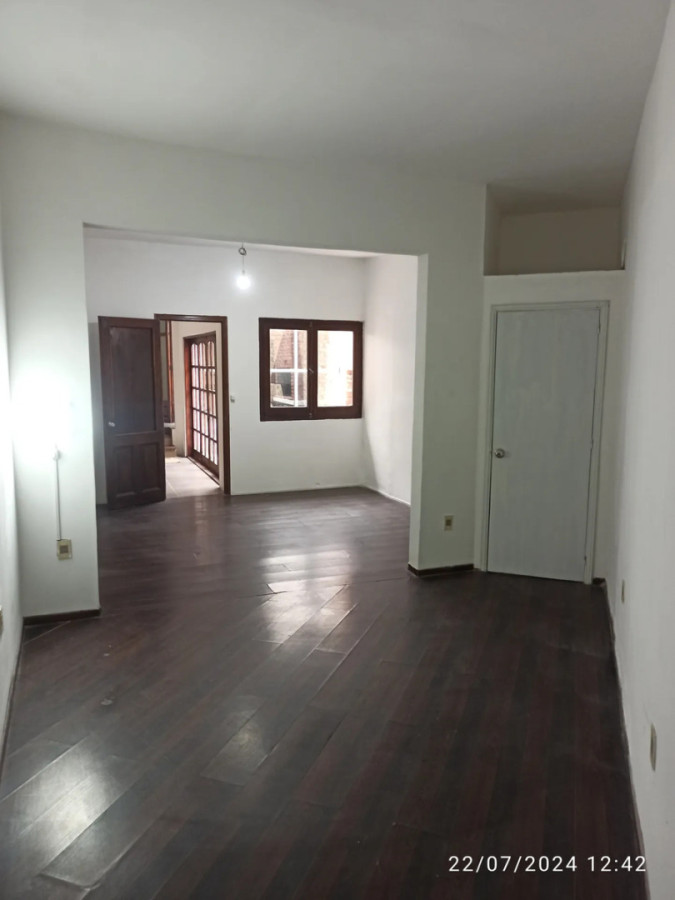 Casa ID.12860 - Alquiler Casa 3 Dormitorios 2 Baños Con Patio Y Parrillero Azotea Sin Gastos En Mercado Modelo