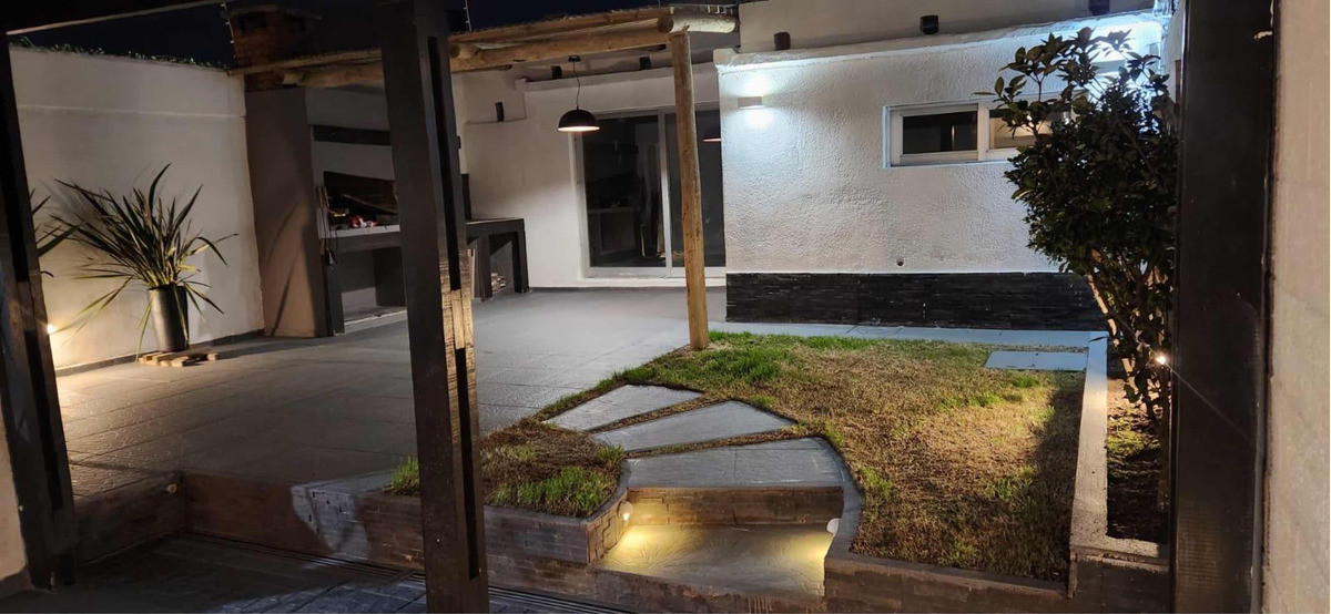 Casa ID.7327 - Hermosa Casa De 2 Dorm, Cochera, Parrillero, Barbacoa En Malvin