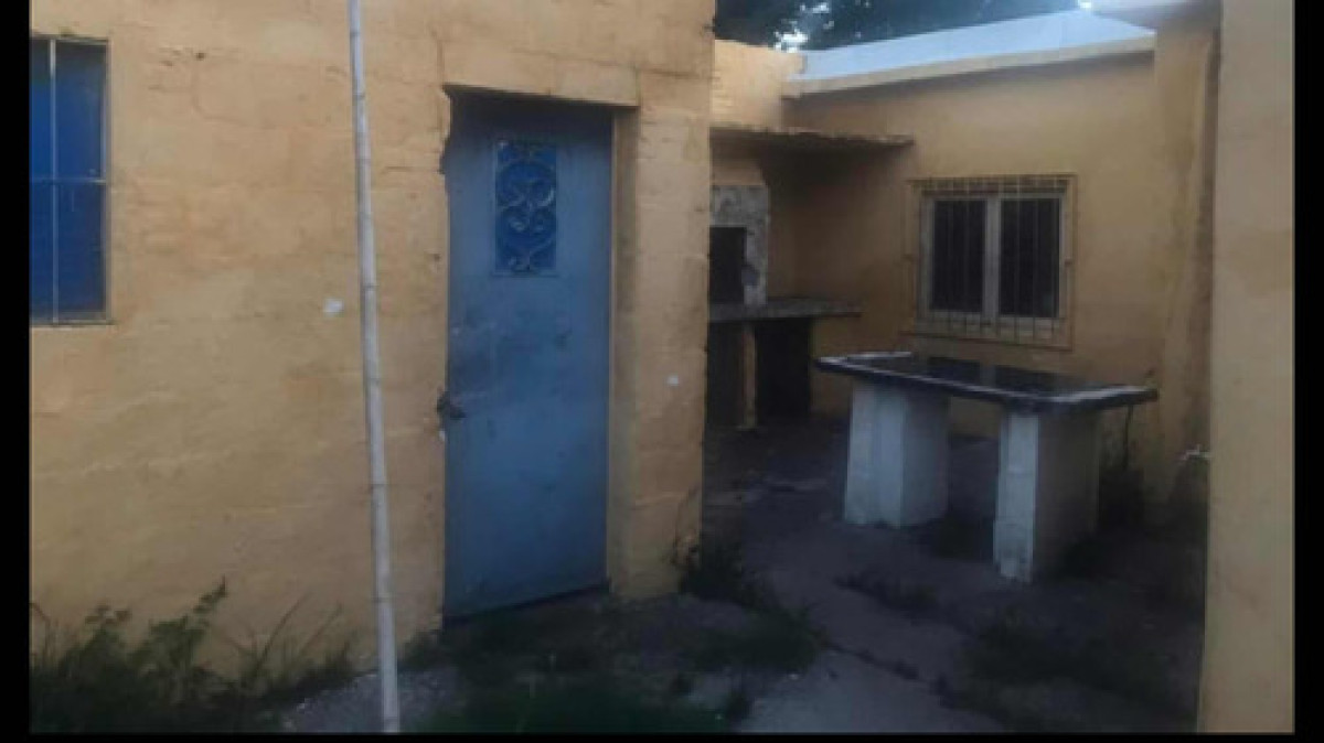 Casa ID.8925 - Venta Casa Con Renta 2 Dormitorios Patio Parrillero Garage En Colón