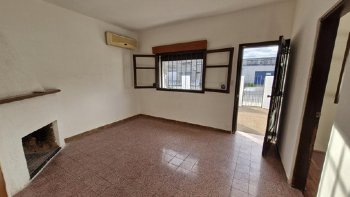 Casa ID.10713 - Alquiler Casa 2 Dormitorios Frente y Fondo En Parque Batlle