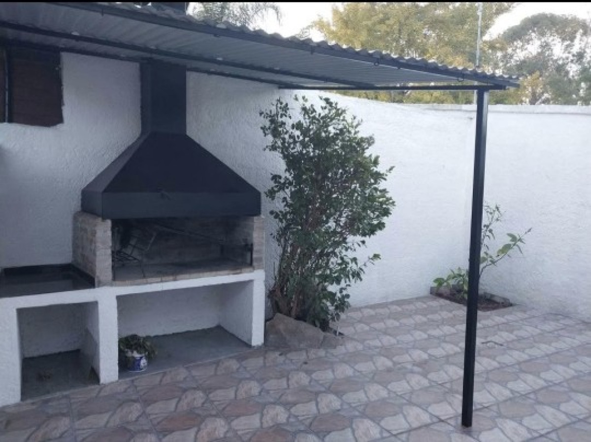 Casa ID.10587 - Linda Casa De 2 Dorm Con Cochera Y Parrillero